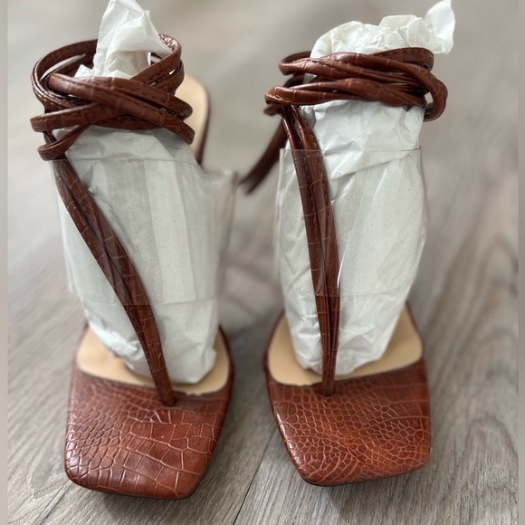 Cognac crock square toe ankle strap heel. EU 36=US 5. - Picture 4 of 8